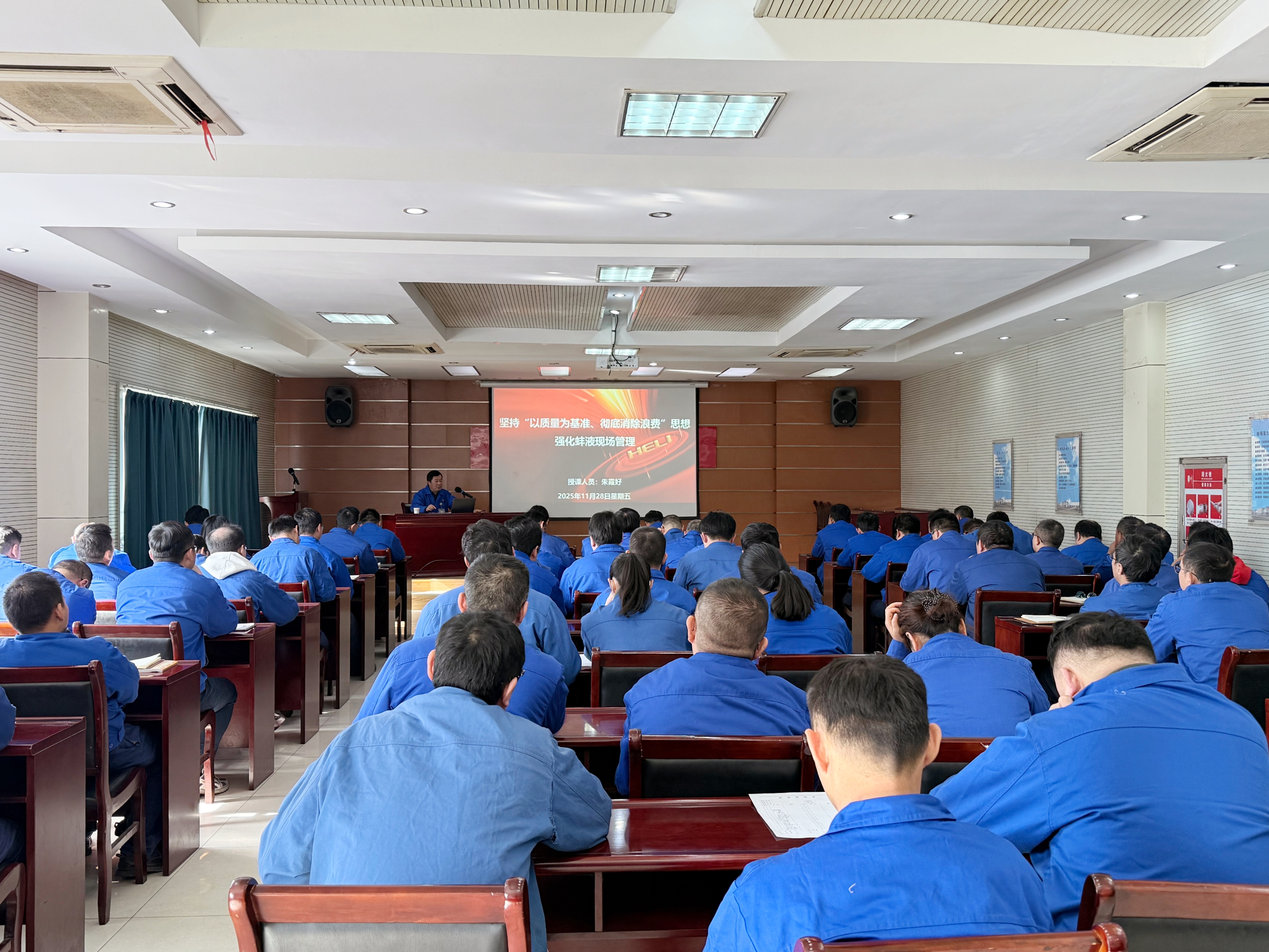 11.28报道1(1)_副本.jpg 11.28报道1(1)_副本.jpg