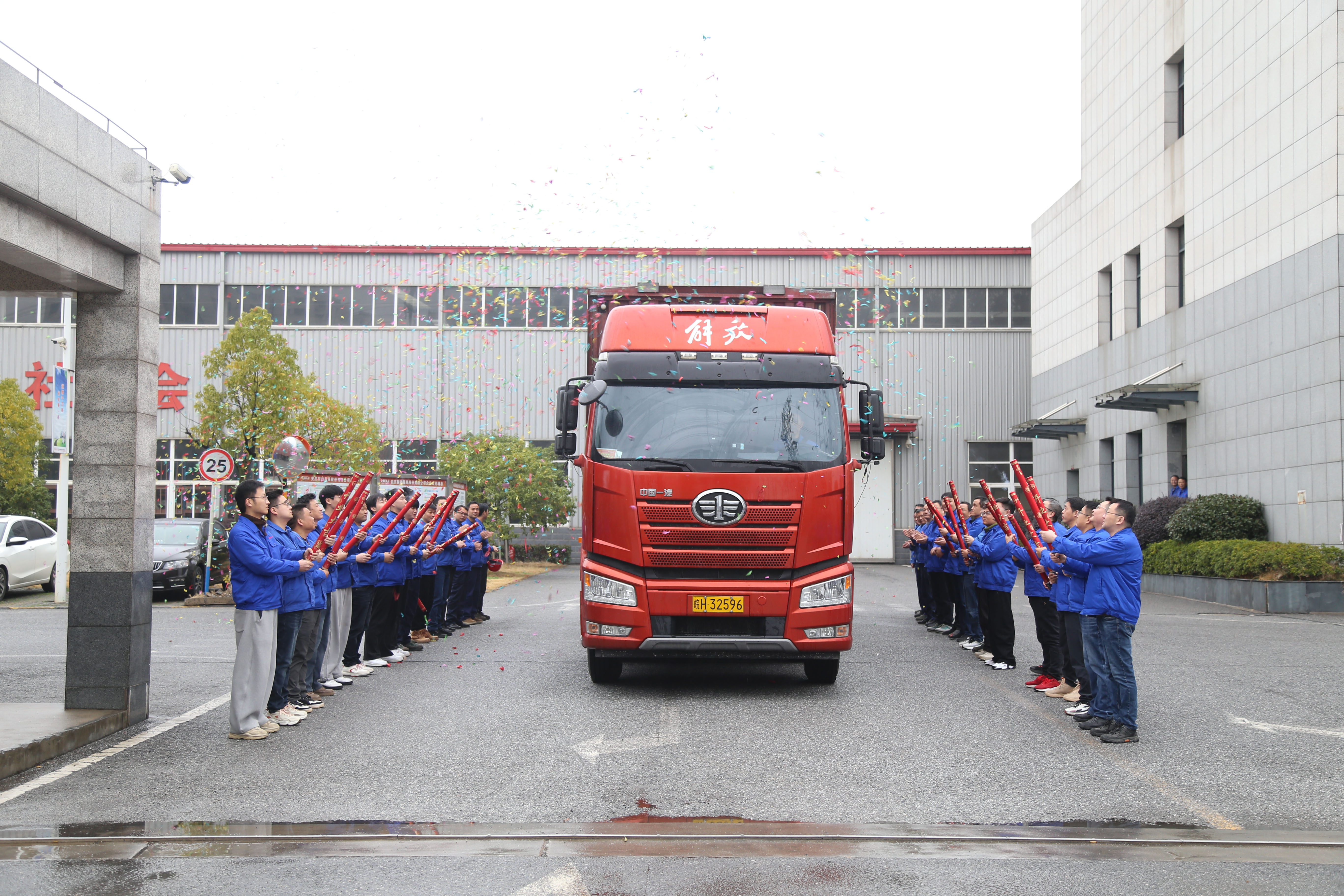 2026年农历新年首发车.jpg 2026年农历新年首发车.jpg